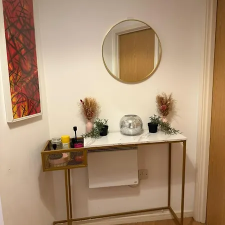 Cozy Room In A Shared Flat By Etihad And Coop Live Arena-3
